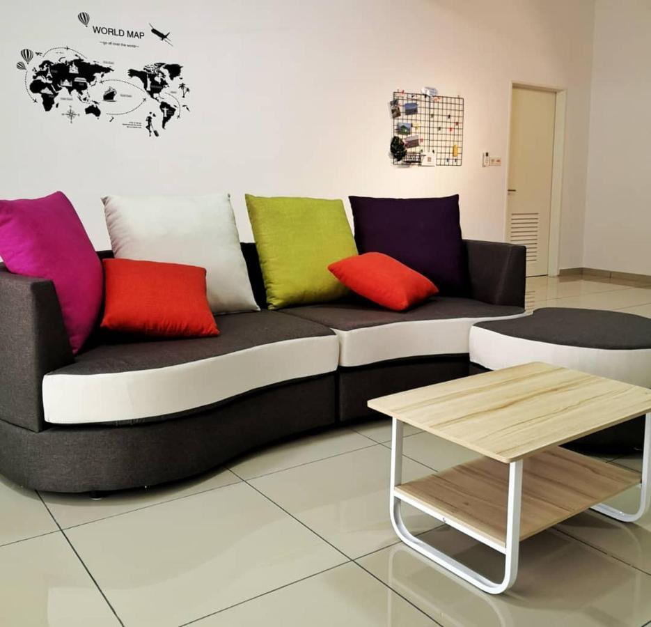 Holiday Homestay เซเรมบัน ภายนอก รูปภาพ